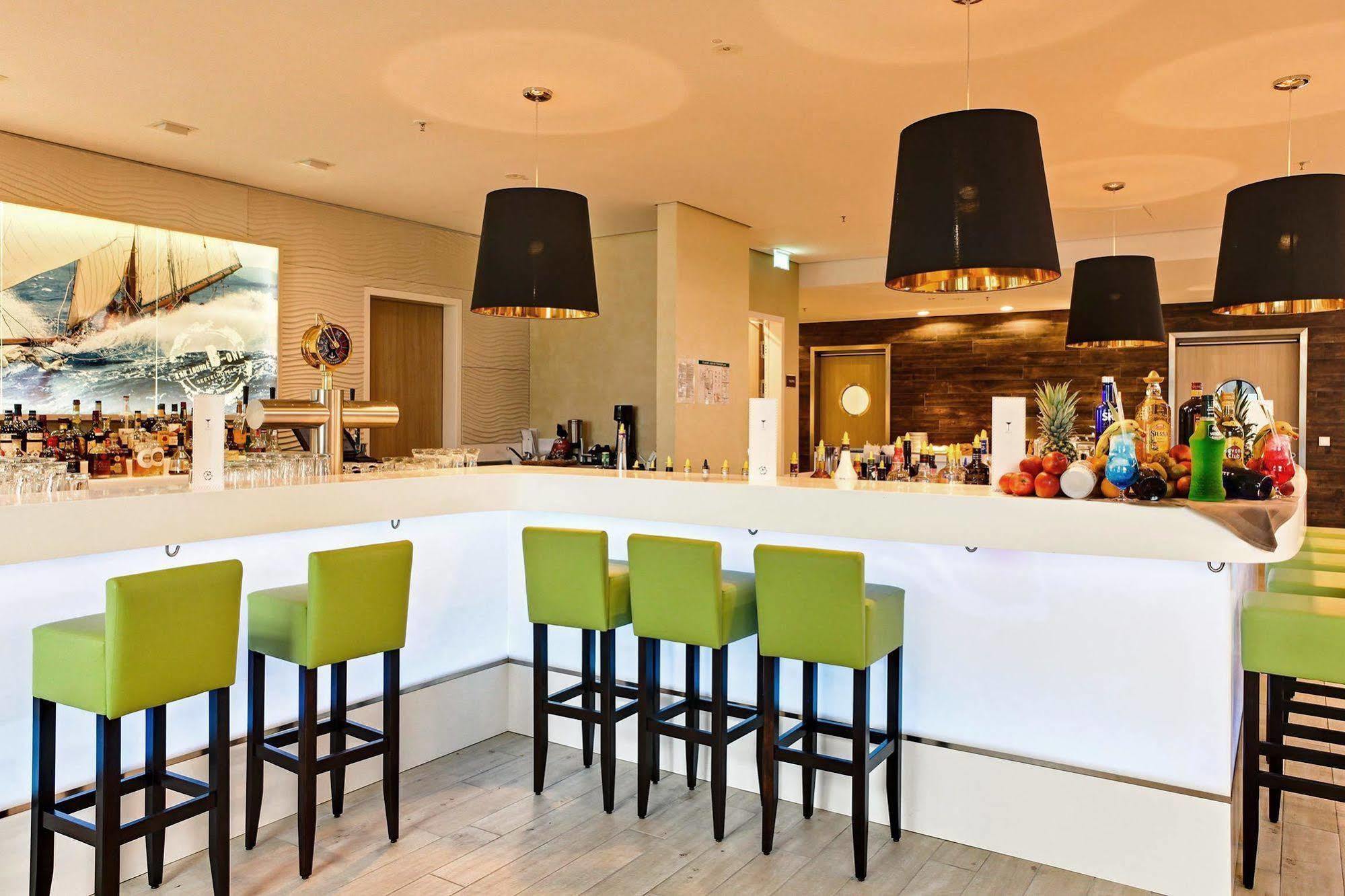 Hotel Seetelhotel Kaiserstrand Beachhotel Lifestyle-hotel Direkt Am 4*